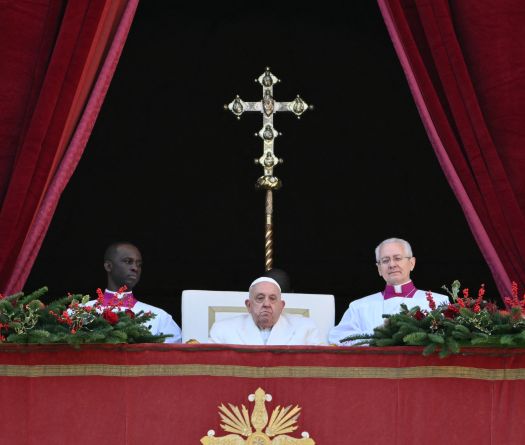 Pour Noël, le pape appelle à \