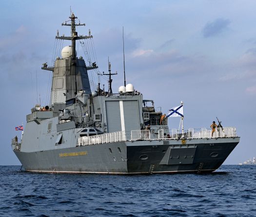 L’ombre d’une armada : 900 navires fantômes sillonnent les mers pour contourner les sanctions