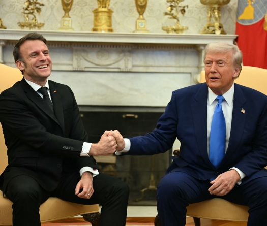 Macron et Trump assurent vouloir travailler ensemble à la paix en Ukraine