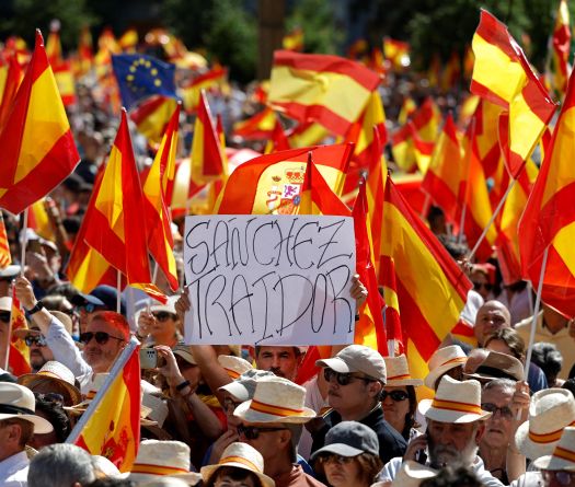 Espagne: grande manifestation contre Pedro Sanchez accusé de corruption