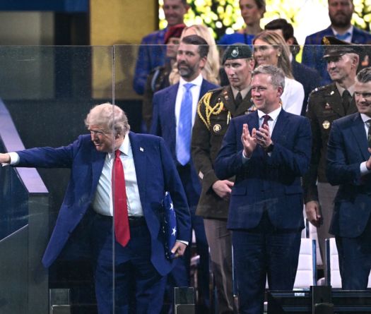 Trump ravi de sa parade militaire à Washington, importantes manifestations d'opposants ailleurs