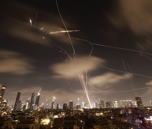 Jour 6 : Israël frappe des sites clés en Iran, Téhéran réplique avec des missiles hypersoniques