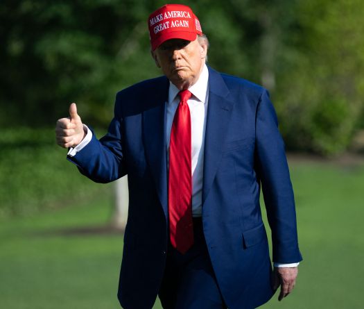 Trump signe un décret levant les sanctions contre la Syrie