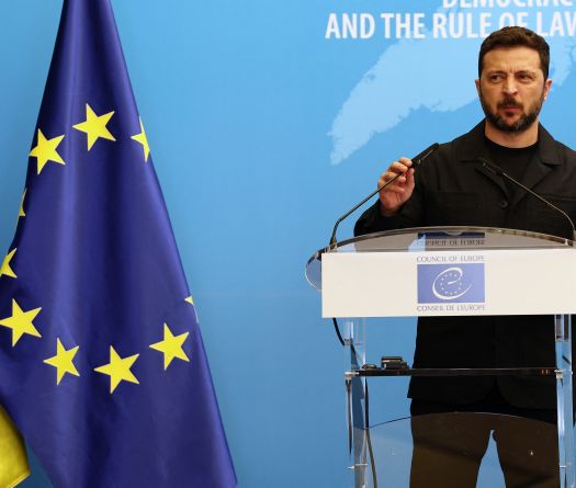 Zelensky signe un accord pour un tribunal spécial sur la guerre en Ukraine