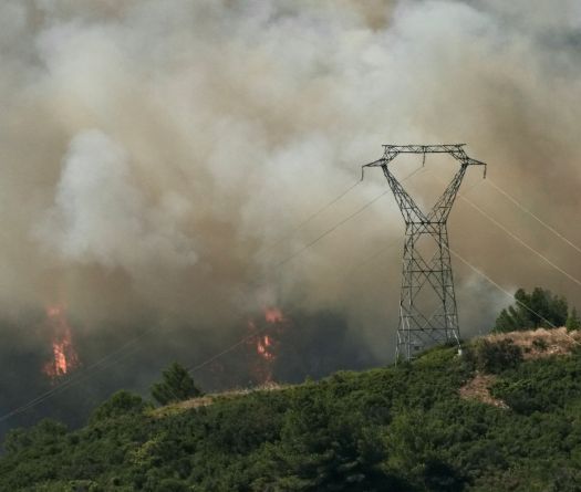 Incendie: le feu encore actif à Marseille mais baisse en intensité