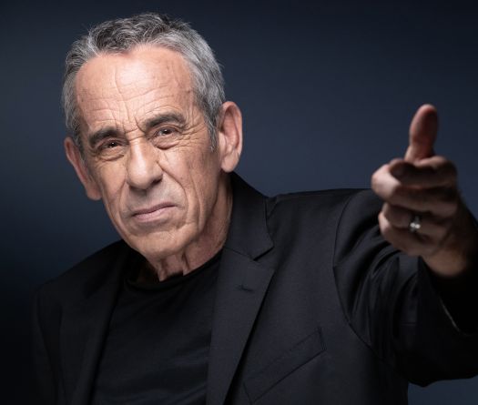 Thierry Ardisson, «l’homme en noir» animateur et producteur, s’est éteint à 76 ans