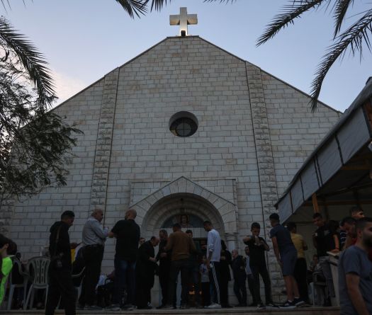 Une frappe sur l'église catholique de Gaza fait deux morts, selon la Défense civile