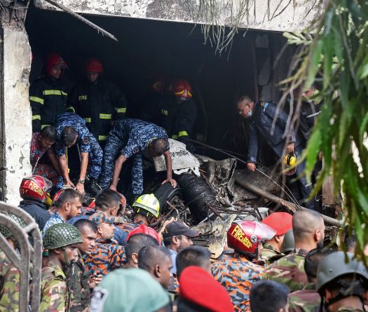 Bangladesh: un avion de l'armée s'écrase sur une école, au moins 16 morts