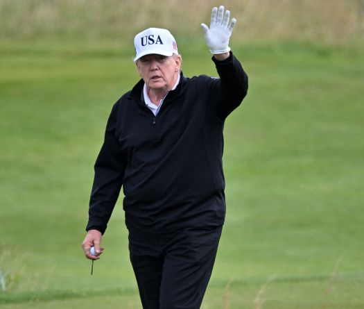 En Écosse, Trump et von der Leyen cherchent l'accord douanier de la dernière heure