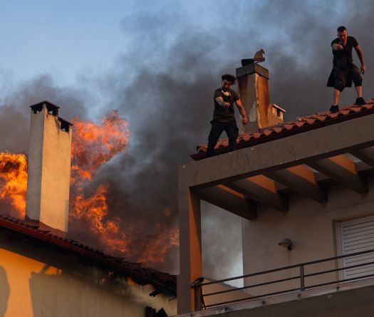 En pleine canicule, la Grèce frappée par de multiples incendies