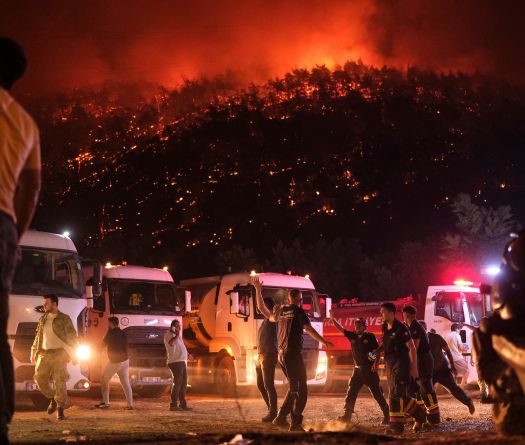 La Turquie suffoque, ses forêts brûlent