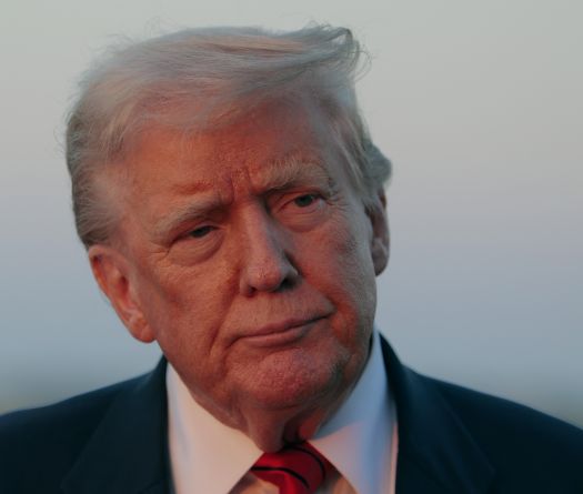 Trump menace d'augmenter la surtaxe sur les produits indiens en raison des achats de pétrole russe