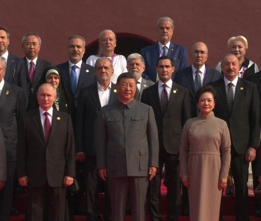 Kim, Poutine et Xi rassemblés à Pékin pour un défilé militaire géant