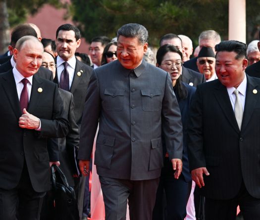 La Chine est «inarrêtable», dit le président Xi devant Poutine et Kim