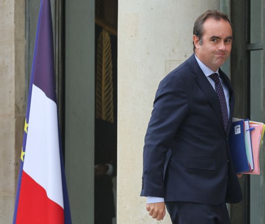 Sébastien Lecornu prend ses marques à Matignon un jour de mobilisation
