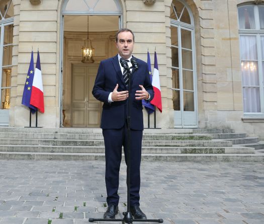 Lecornu a remis sa démission à Macron qui l'a acceptée 