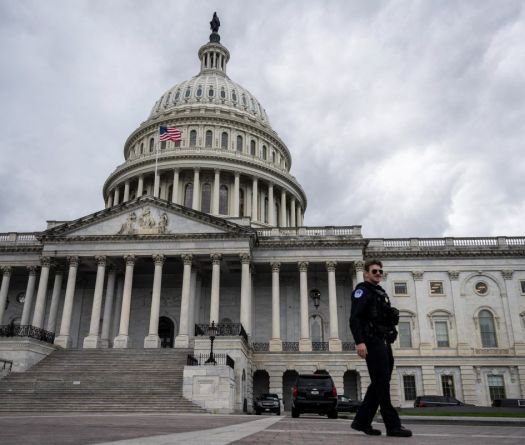 Bras de fer sur le budget des Etats-Unis: des fonctionnaires limogés