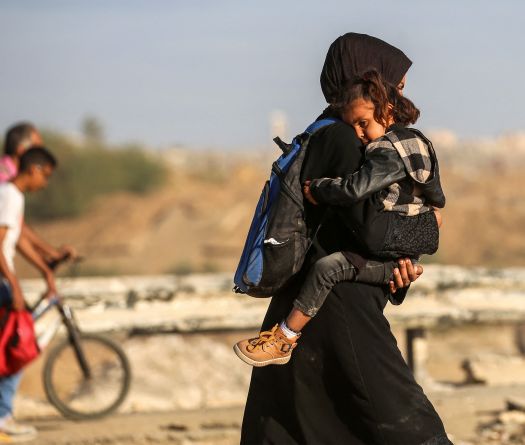 Les Palestiniens retournent dans une Gaza dévastée alors que la trêve tient