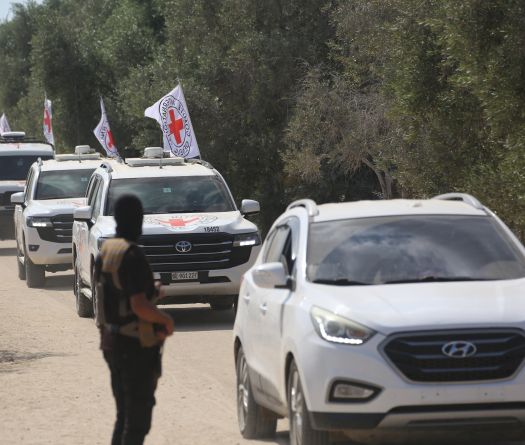L’armée israélienne annonce la remise à la Croix-Rouge des restes de quatre otages à Gaza