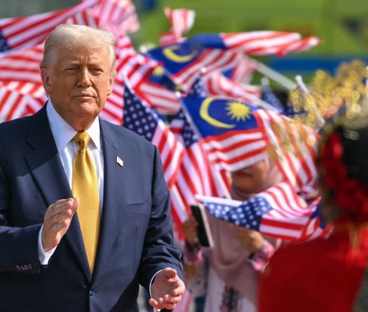 Trump, en route pour le Japon, résolument optimise sur un accord avec la Chine