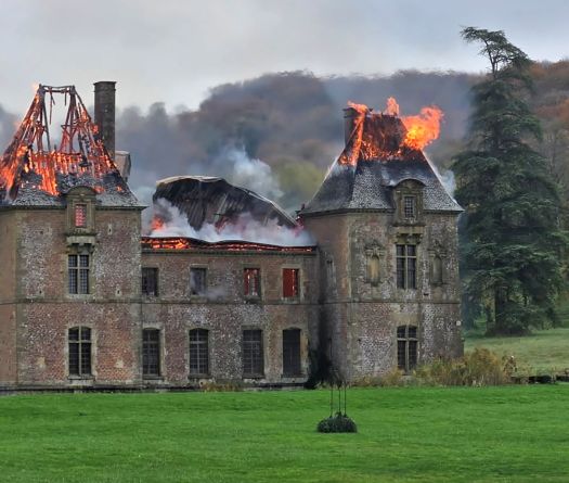 Incendie dévastateur à la chartreuse du Mont-Dieu classée, le «Notre-Dame des Ardennes»
