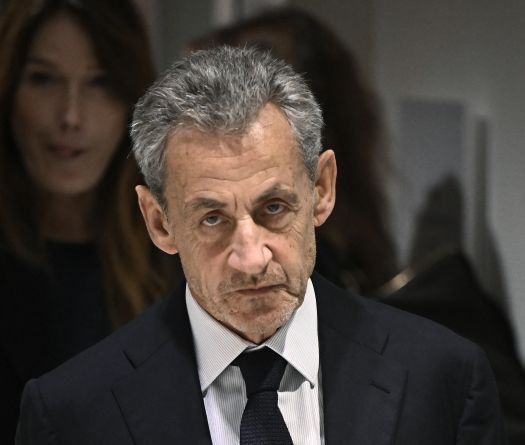 France: la sortie de prison de l'ex-président Sarkozy entre les mains de la justice