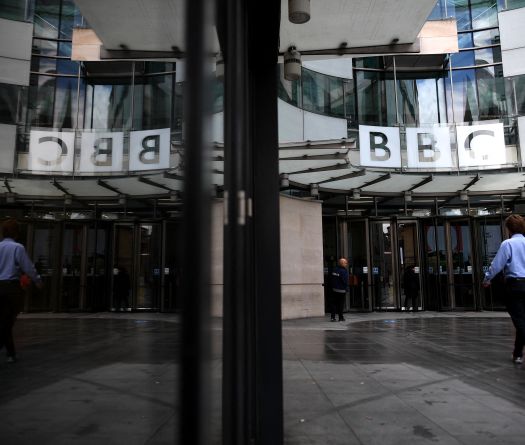 Le président de la BBC s'excuse auprès de Trump et rejette toute accusation de diffamation