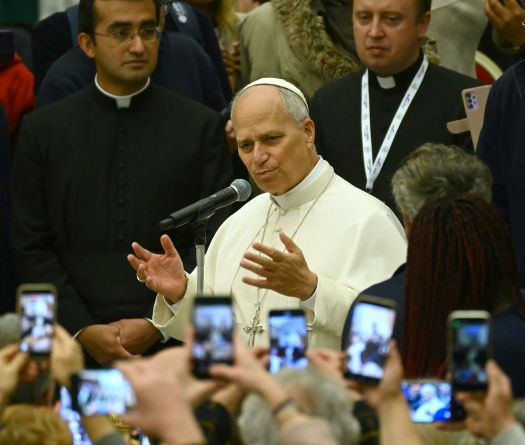 Le pape appelle les dirigeants mondiaux à tendre la main aux pauvres