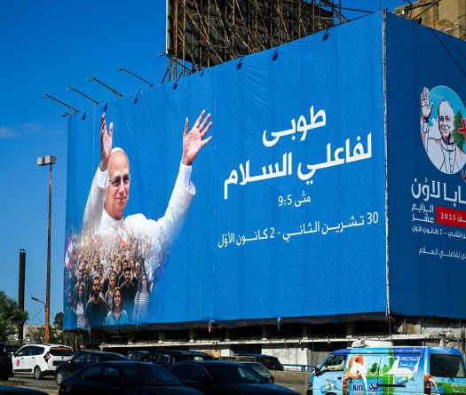 Le pape clôture sa visite en Turquie, se dirige au Liban après la réparation d’un problème sur l’avion papal