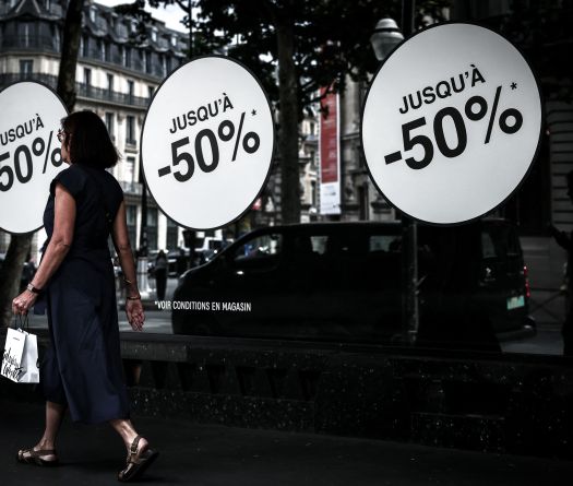 Des soldes sans entrain dans une France glacée
