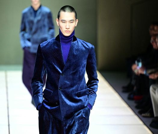 Armani: un premier défilé hommes sans Giorgio, discrètement coloré et décontracté