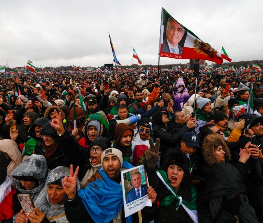 Frappes sur l'Iran: la diaspora attentive et pleine d'espoir