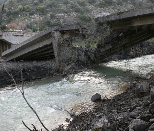 L'armée israélienne annonce qu'elle va frapper mercredi les ponts sur le fleuve Litani