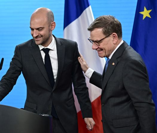 Berlin et Paris appellent à la «désescalade» pour éviter une «crise» mondiale