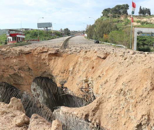 Le Liban-Sud s'enfonce dans la guerre, le pont de Dlafé ciblé