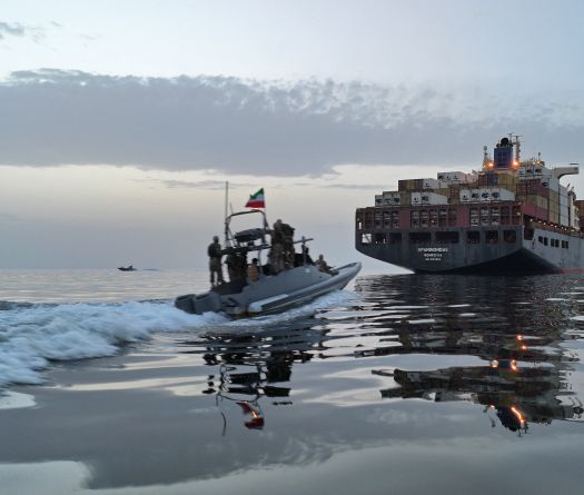L'Iran a tiré des «missiles d'avertissement» contre deux navires américains en mer d'Oman, selon l'armée
