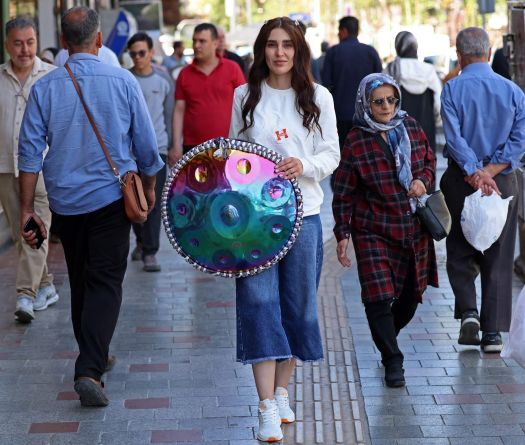 Iran: le voile tombe peu à peu, mais les restrictions demeurent