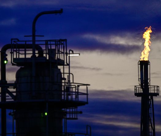 Moyen-Orient: le pétrole accélère, le Brent bondit de plus de 5%