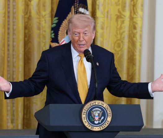 Trump déplace une réunion de son gouvernement de Camp David à la Maison Blanche