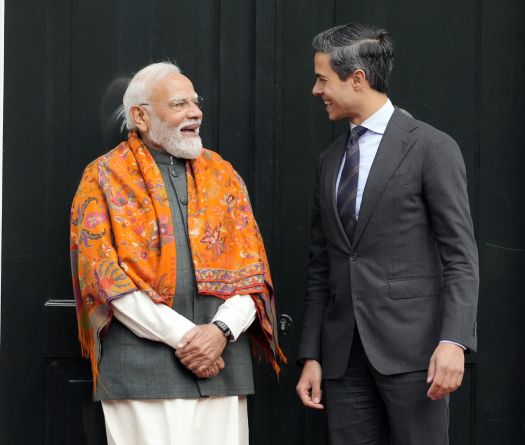 Signature d'un contrat entre ASML et Tata Electronics sur les semi-conducteurs, sous l'égide de Modi