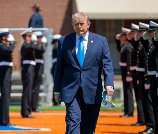 Trump dit finaliser les négociations avec Téhéran, le dollar retombe
