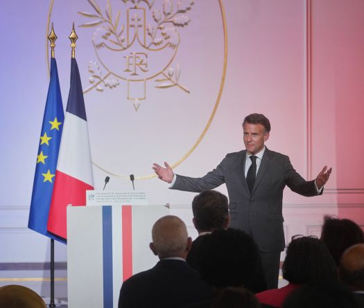 Macron va annoncer 1,55 milliard d'euros de plus pour le quantique et les semi-conducteurs