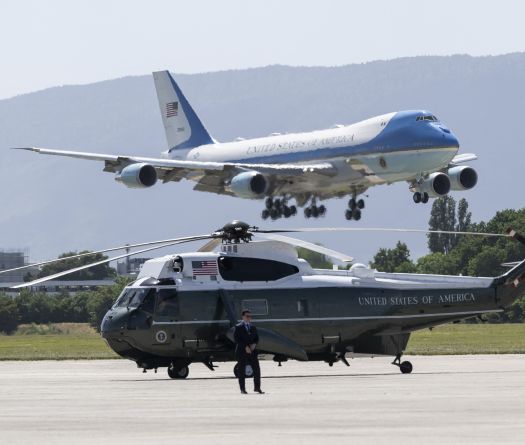 Adieu au vieil Air Force One: la Maison Blanche prépare la transition vers le 747 qatari