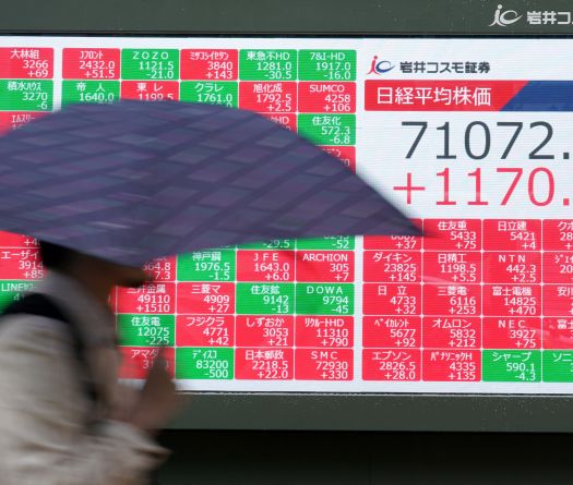 Pourparlers irano-américains: le pétrole rechute, le dollar se raffermit face au yen