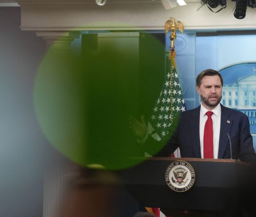 Vance lance un avertissement aux critiques de Trump en Israël