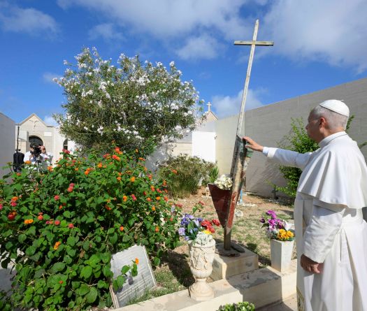 À Lampedusa, le pape exhorte l'Europe à agir davantage pour protéger les migrants