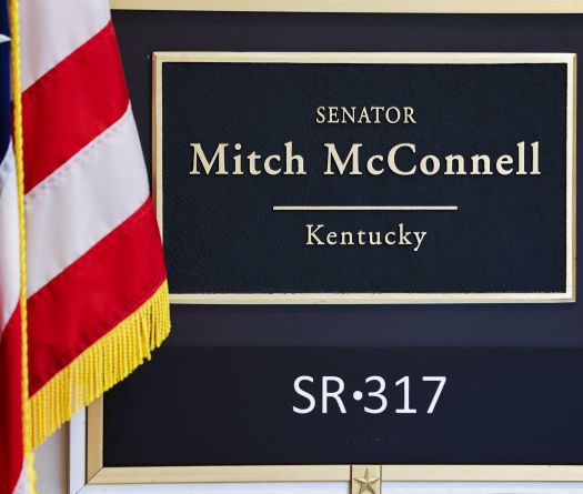 États-Unis: le sénateur McConnell lève le voile sur sa santé après des semaines d'absence