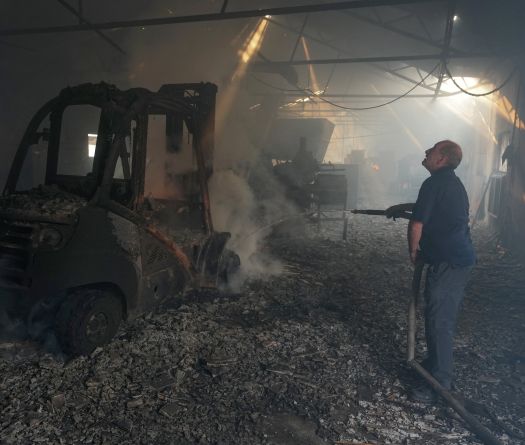 Incendies hors de contrôle en France et en Espagne: plus de 175.000 évacuations