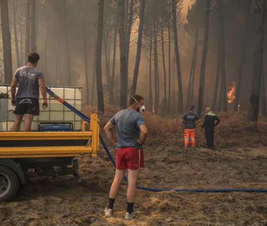 Le mégafeu dans le sud-ouest de la France n'a «pas progressé», espoir d'accalmie pour jeudi