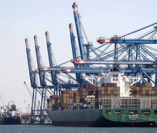 L'armée américaine dit avoir avoir tiré sur un navire qui violait son blocus des ports iraniens